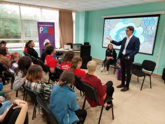 Максим Гореликов встретился с школьниками оздоровительного лагеря имени Ю.А. Гагарина